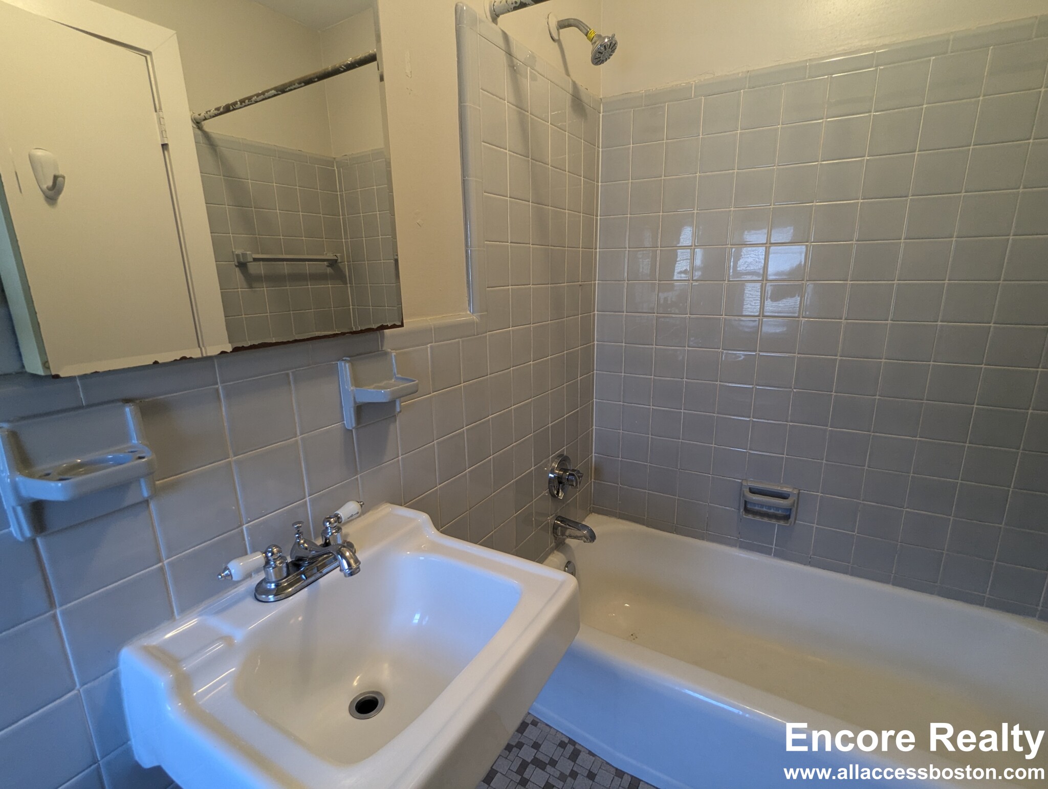 220 Banks St, Riverside