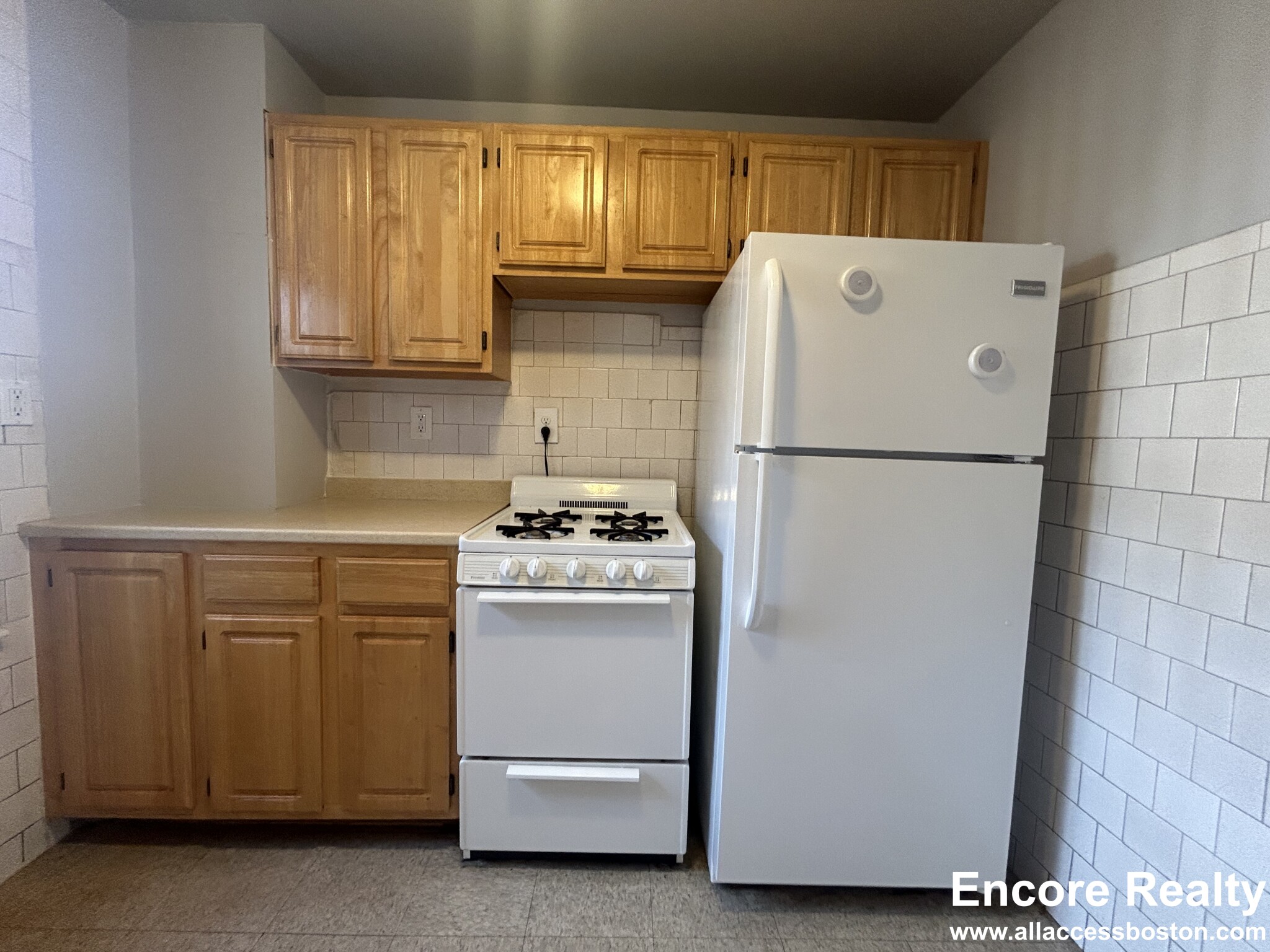 376 Riverway, Mission Hill