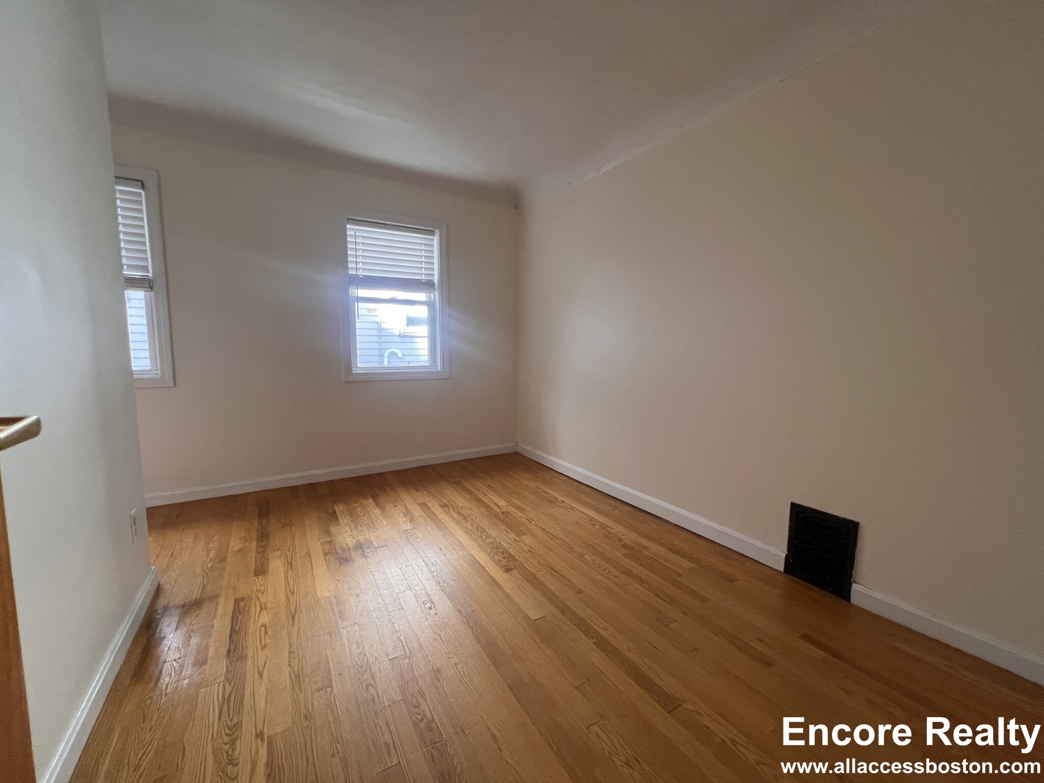 8 Alberta Ter, North Cambridge