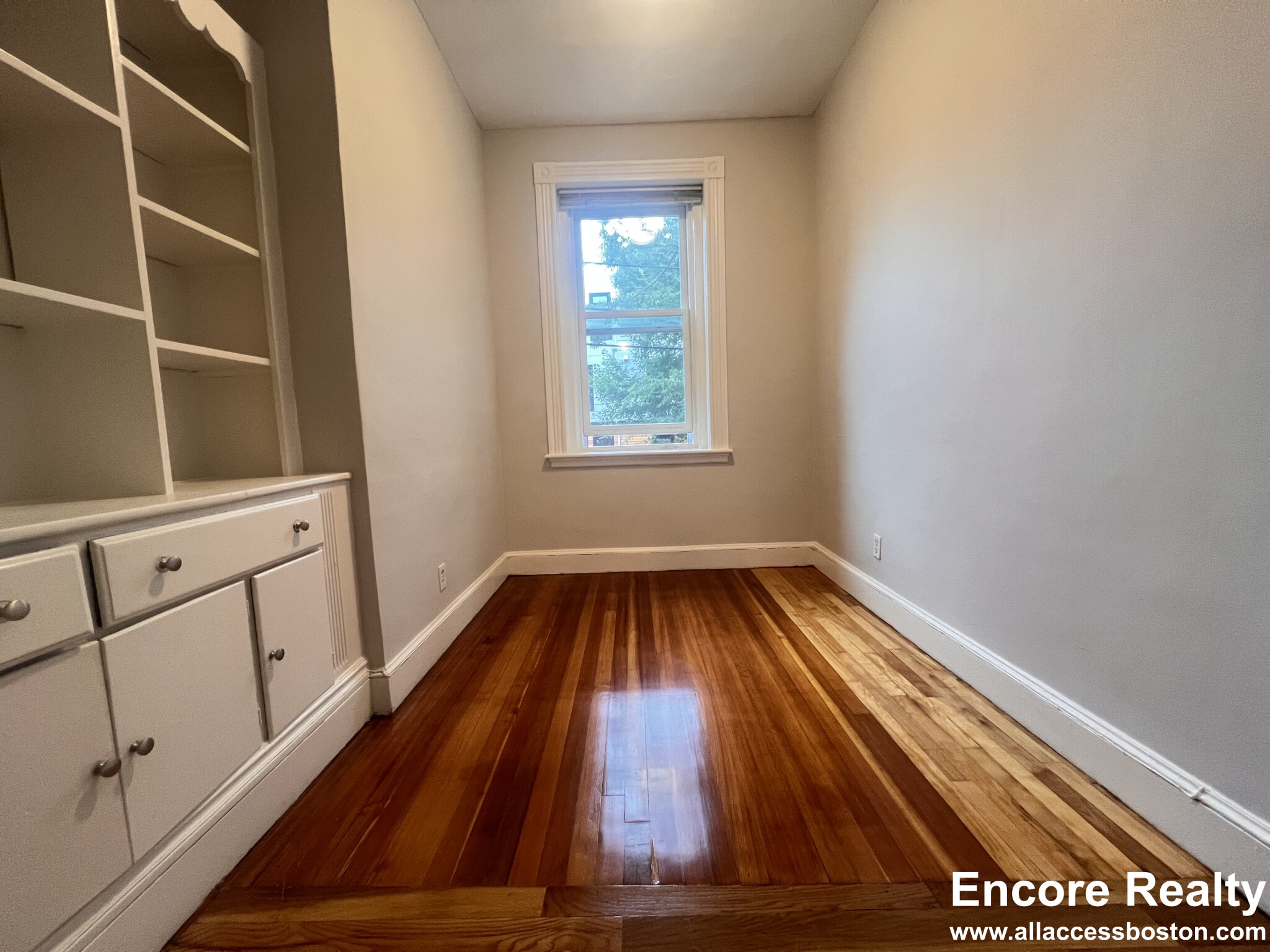 33 Stearns Rd, Coolidge Corner