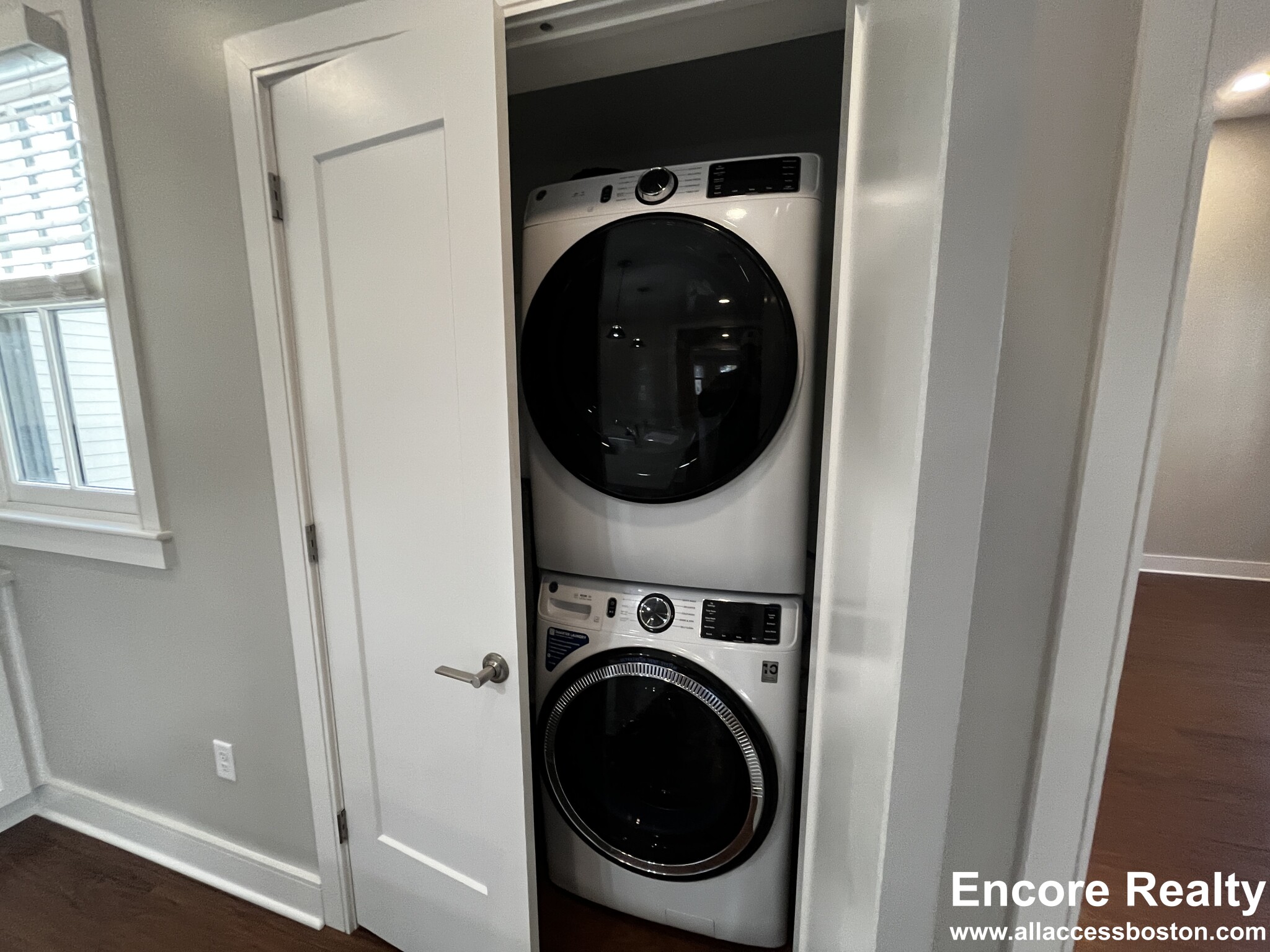 390 Harvard St, Mid-Cambridge