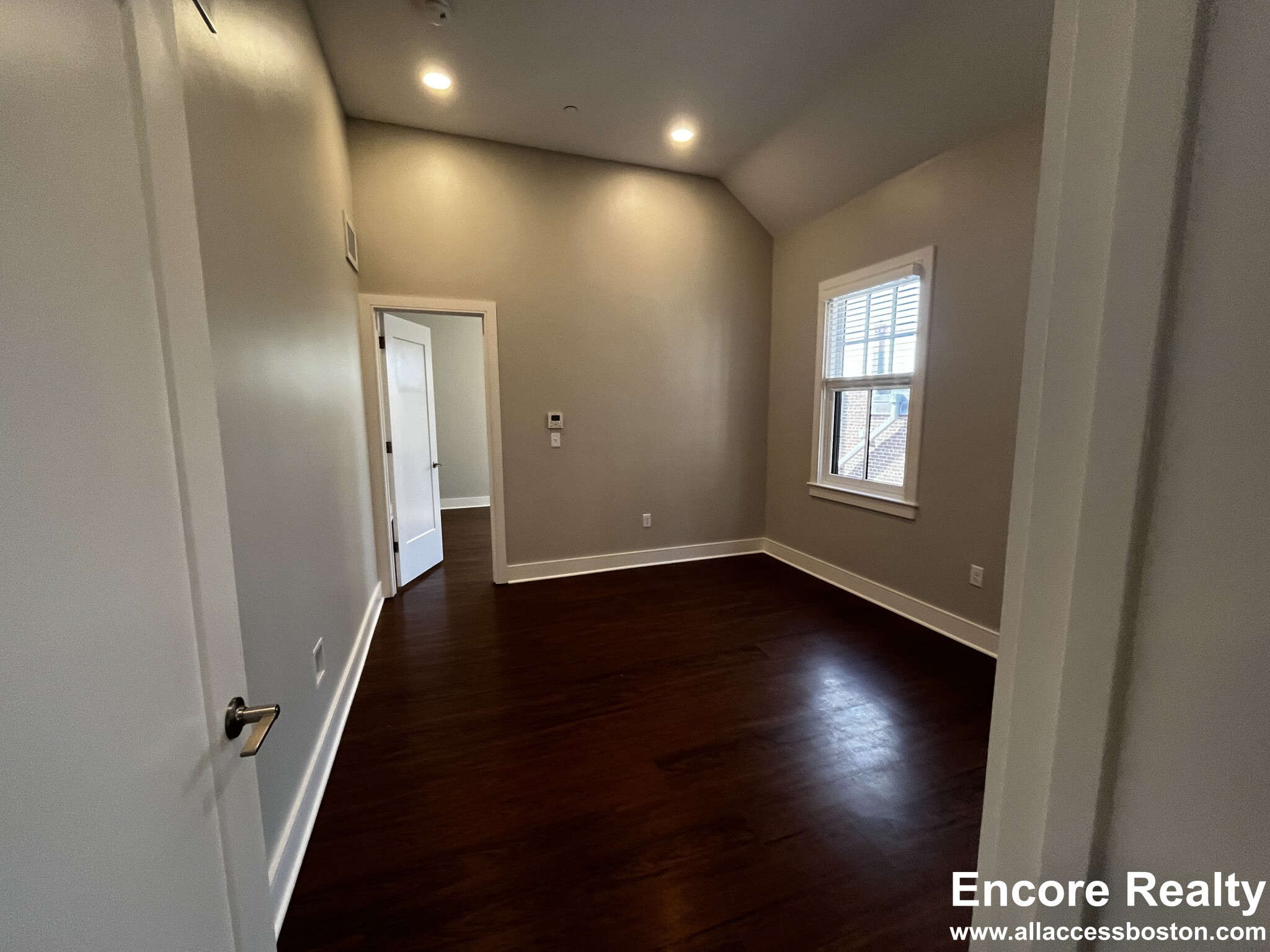 390 Harvard St, Mid-Cambridge