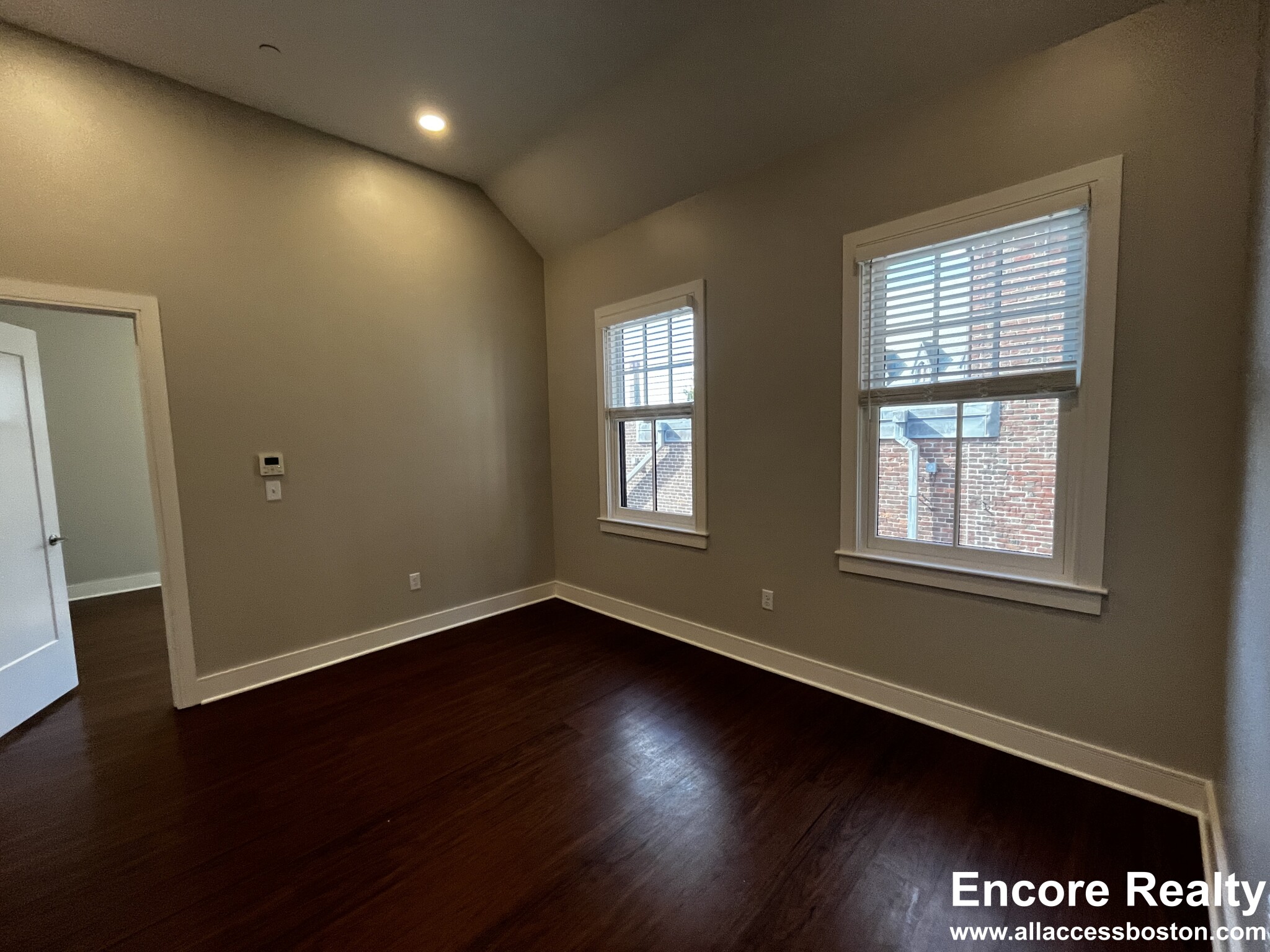 390 Harvard St, Mid-Cambridge