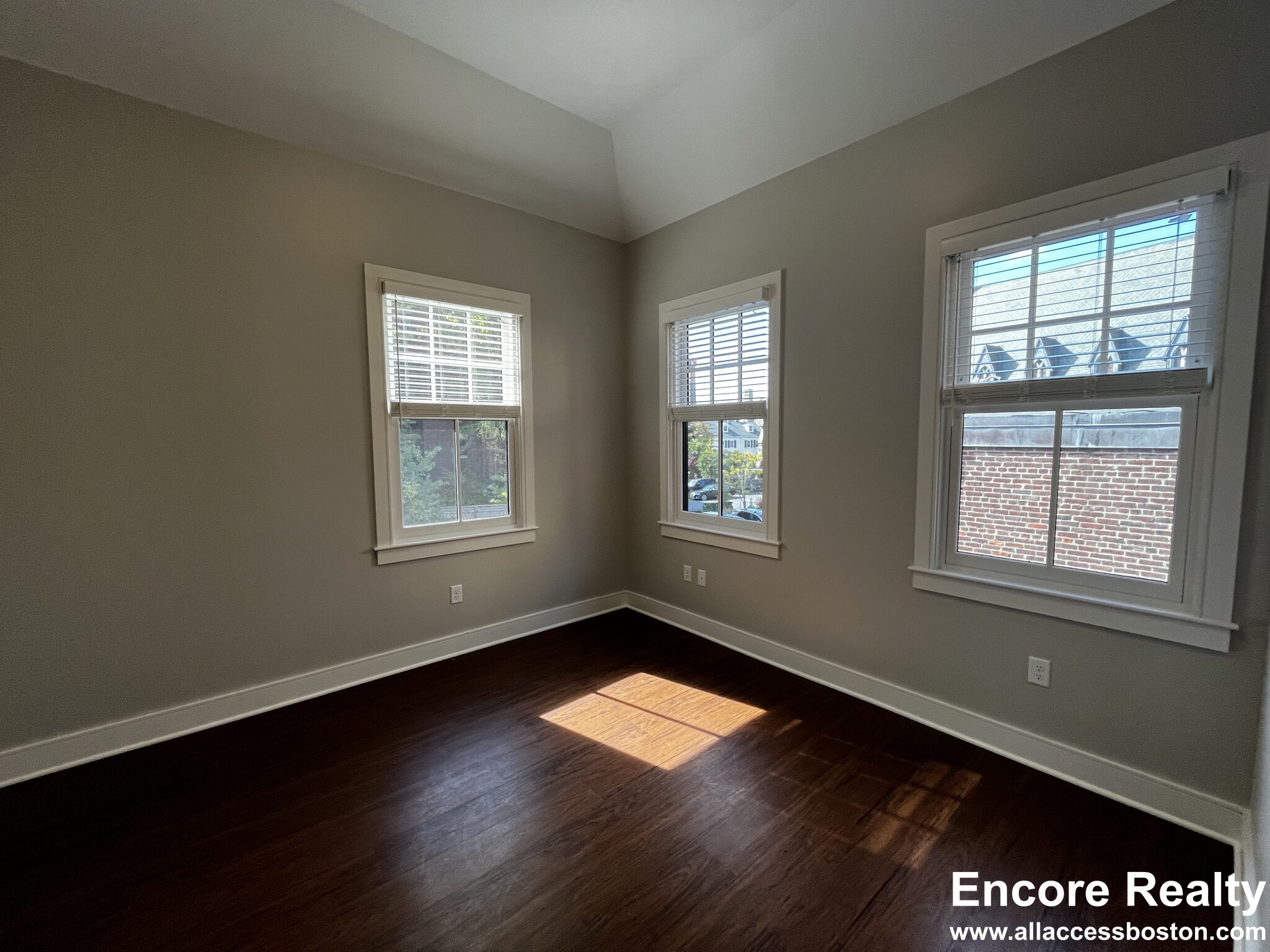 390 Harvard St, Mid-Cambridge