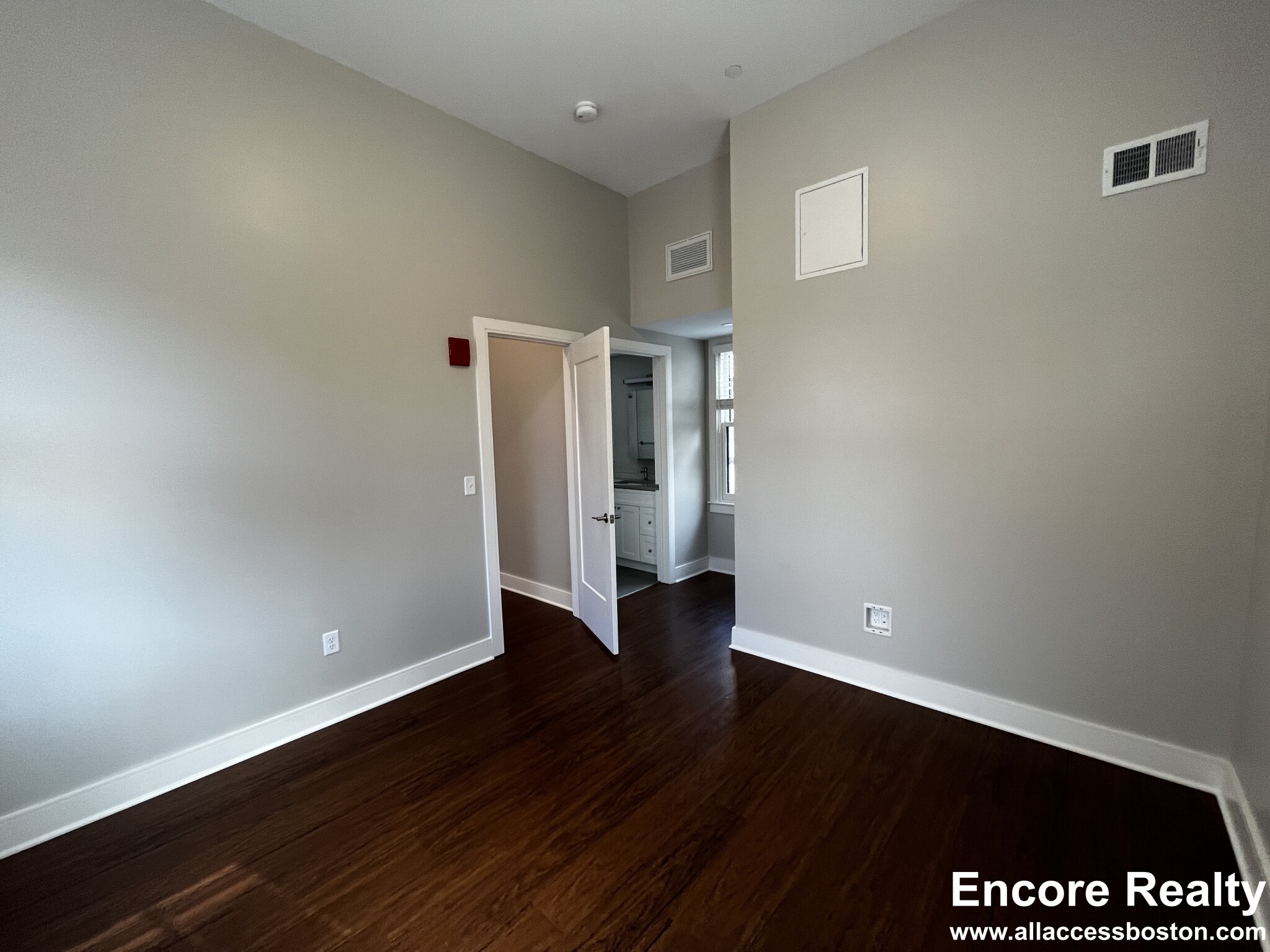 390 Harvard St, Mid-Cambridge