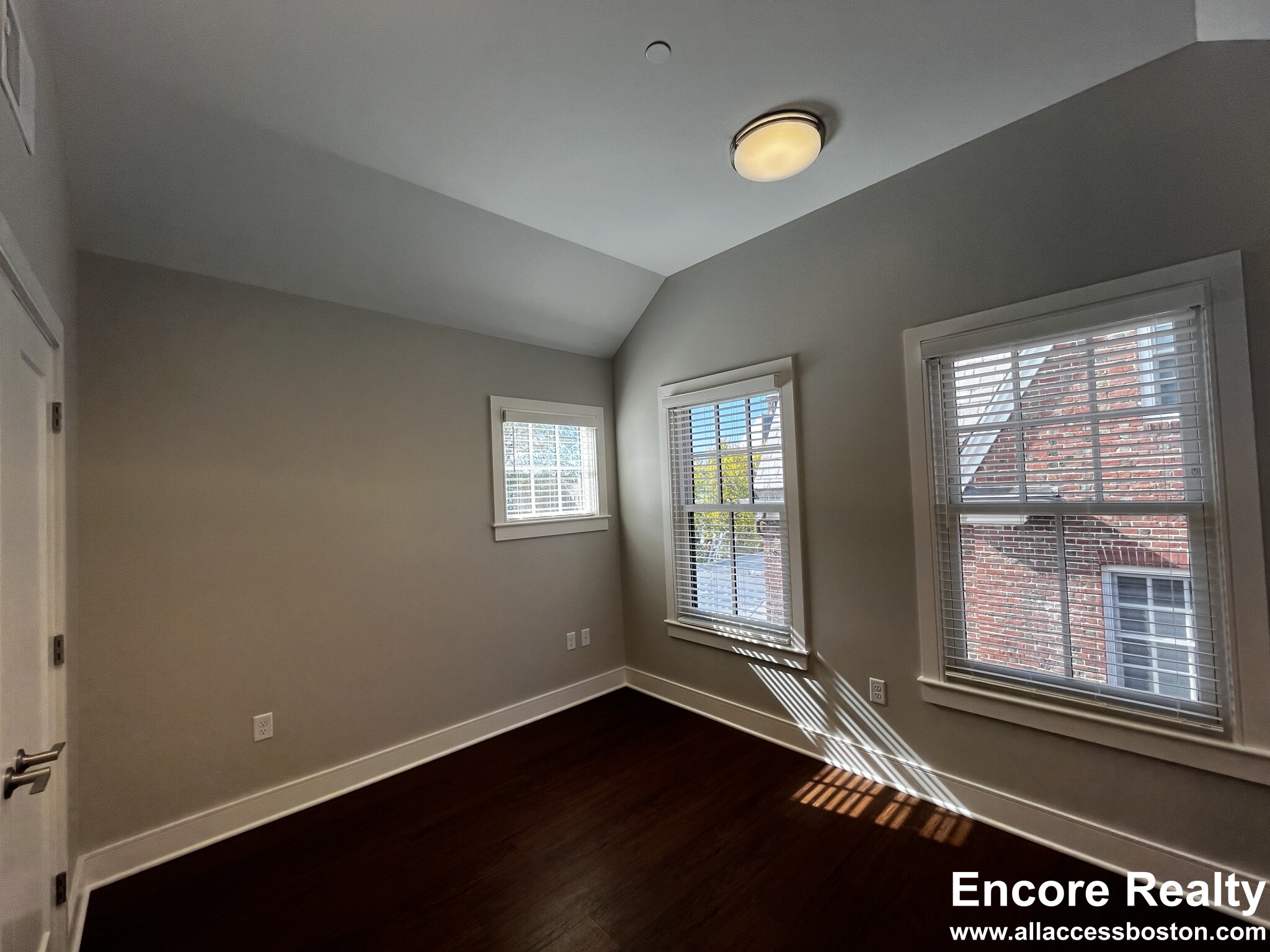 390 Harvard St, Mid-Cambridge