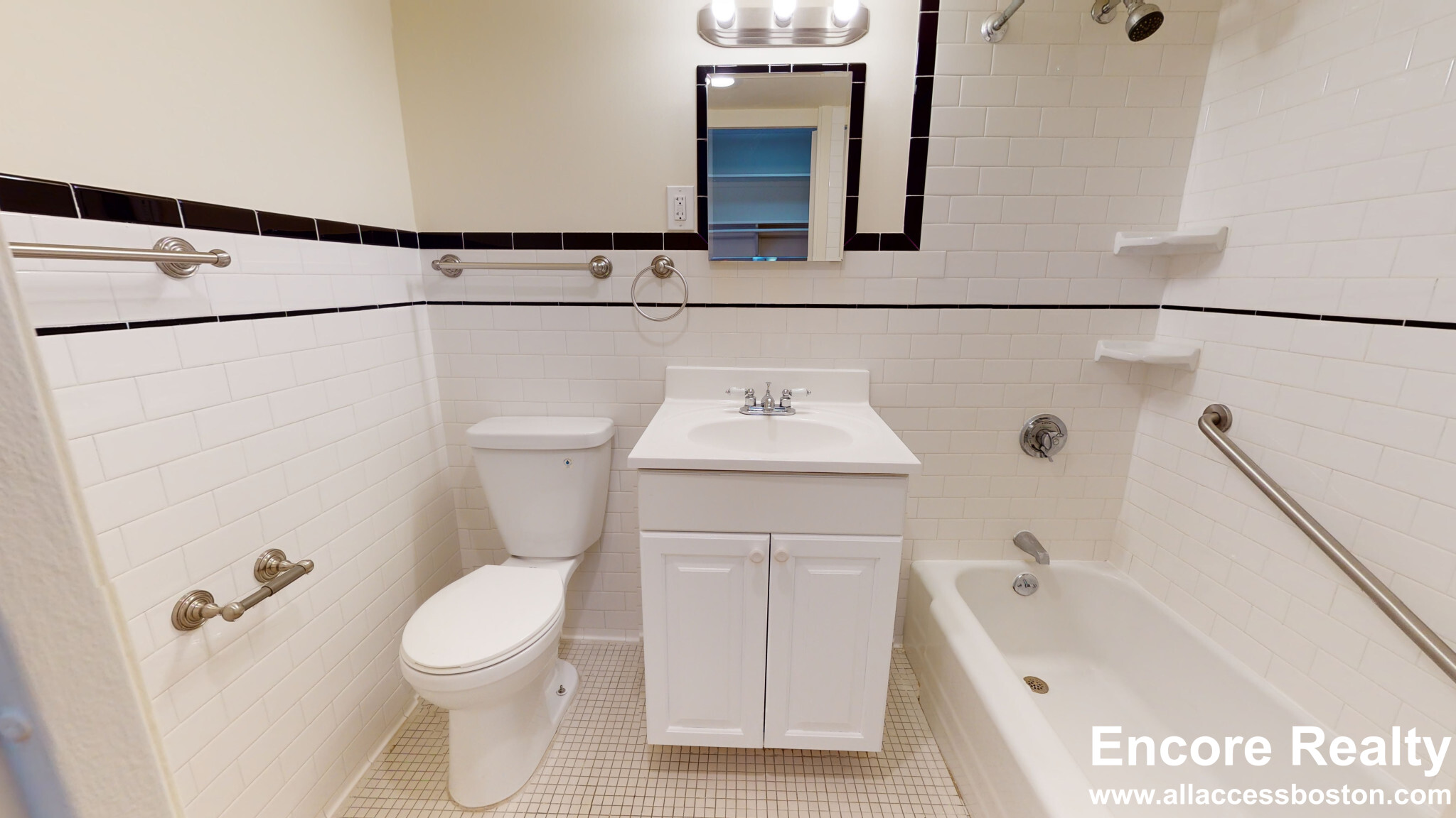 101 Monmouth St, Longwood