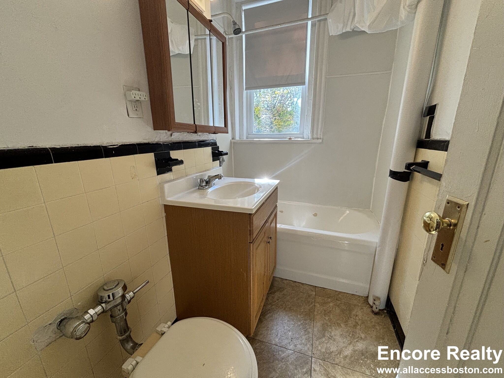 70 Chiswick Rd, Commonwealth