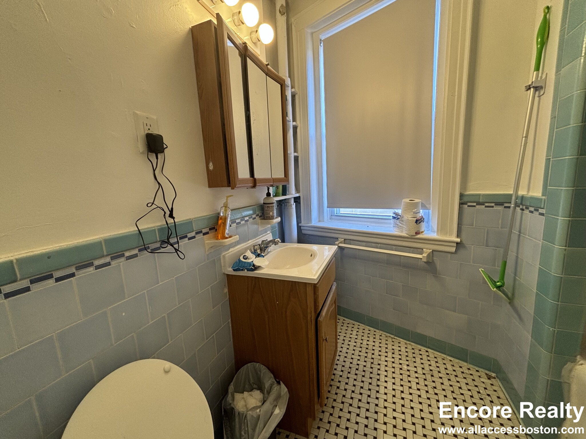 2045 Commonwealth Ave, Brighton