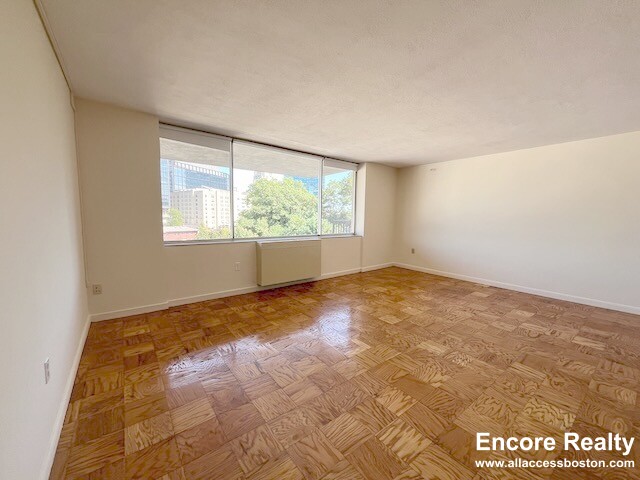 101 Monmouth St, Longwood