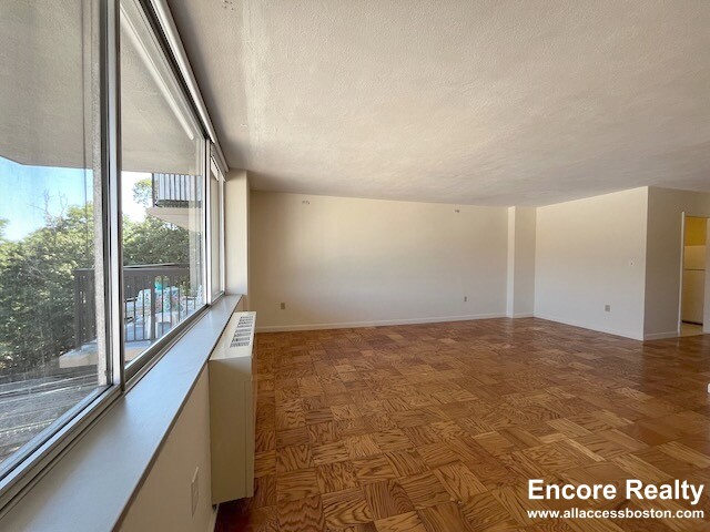 101 Monmouth St, Longwood