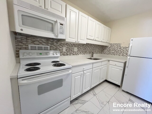 101 Monmouth St, Longwood