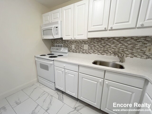 101 Monmouth St, Longwood