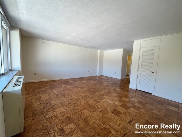 101 Monmouth St, Longwood