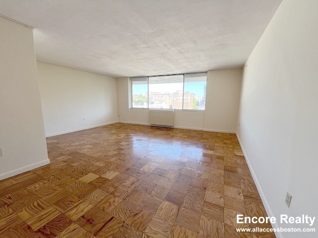 101 Monmouth St, Longwood