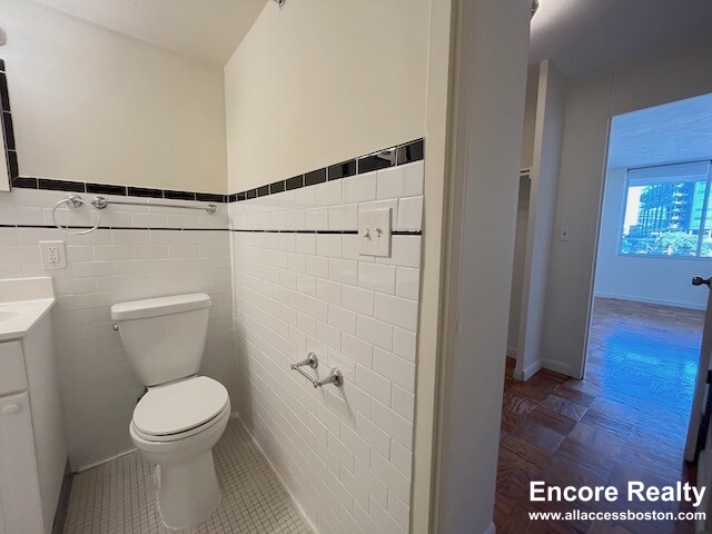 101 Monmouth St, Longwood