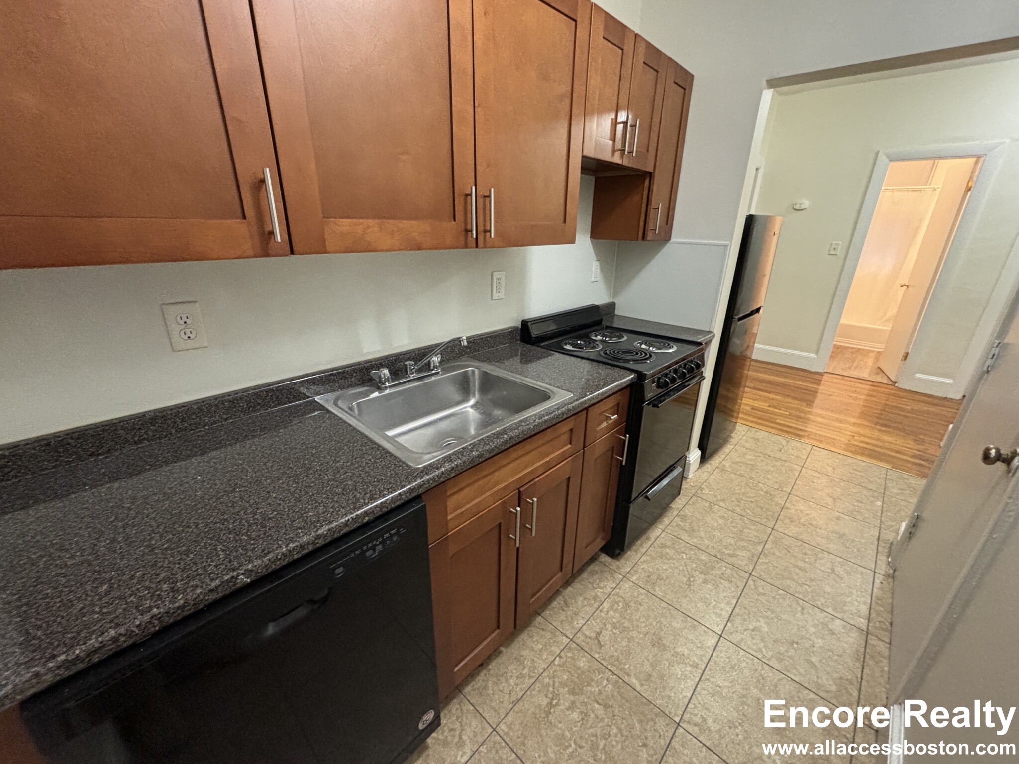 33 Lancaster Ter, Corey Hill