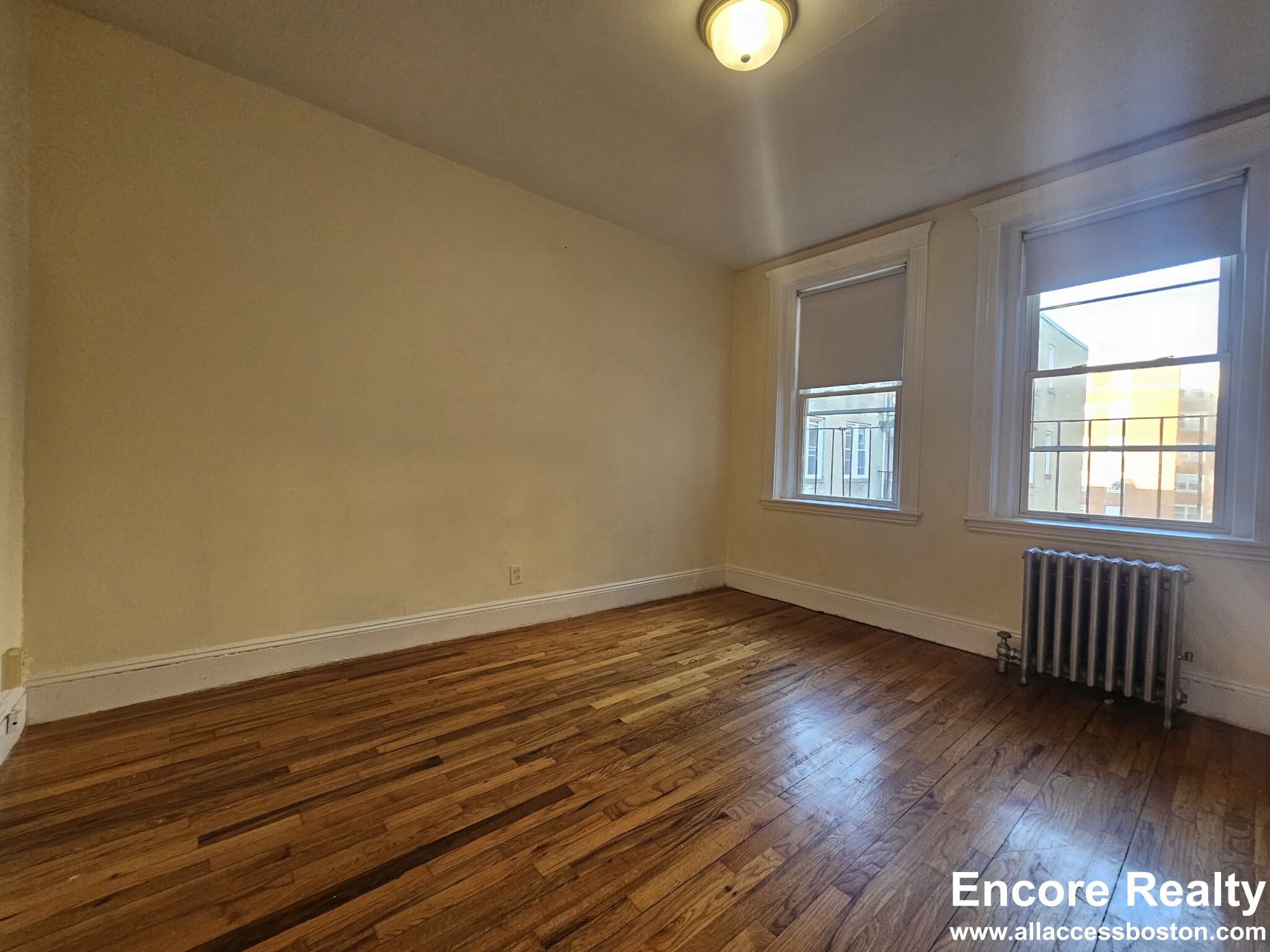 131 Washington St, Brighton