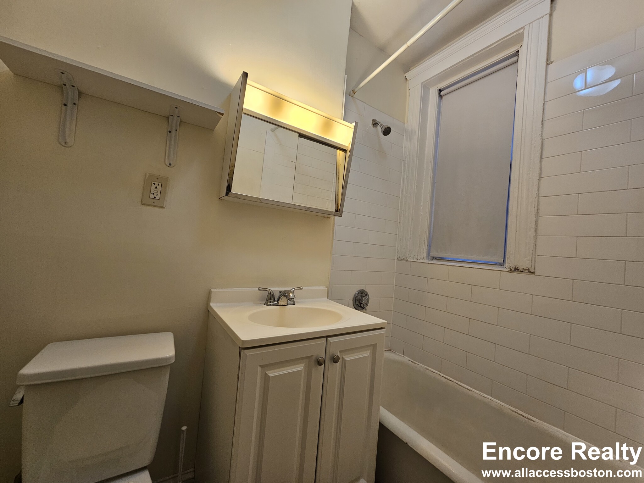 131 Washington St, Brighton