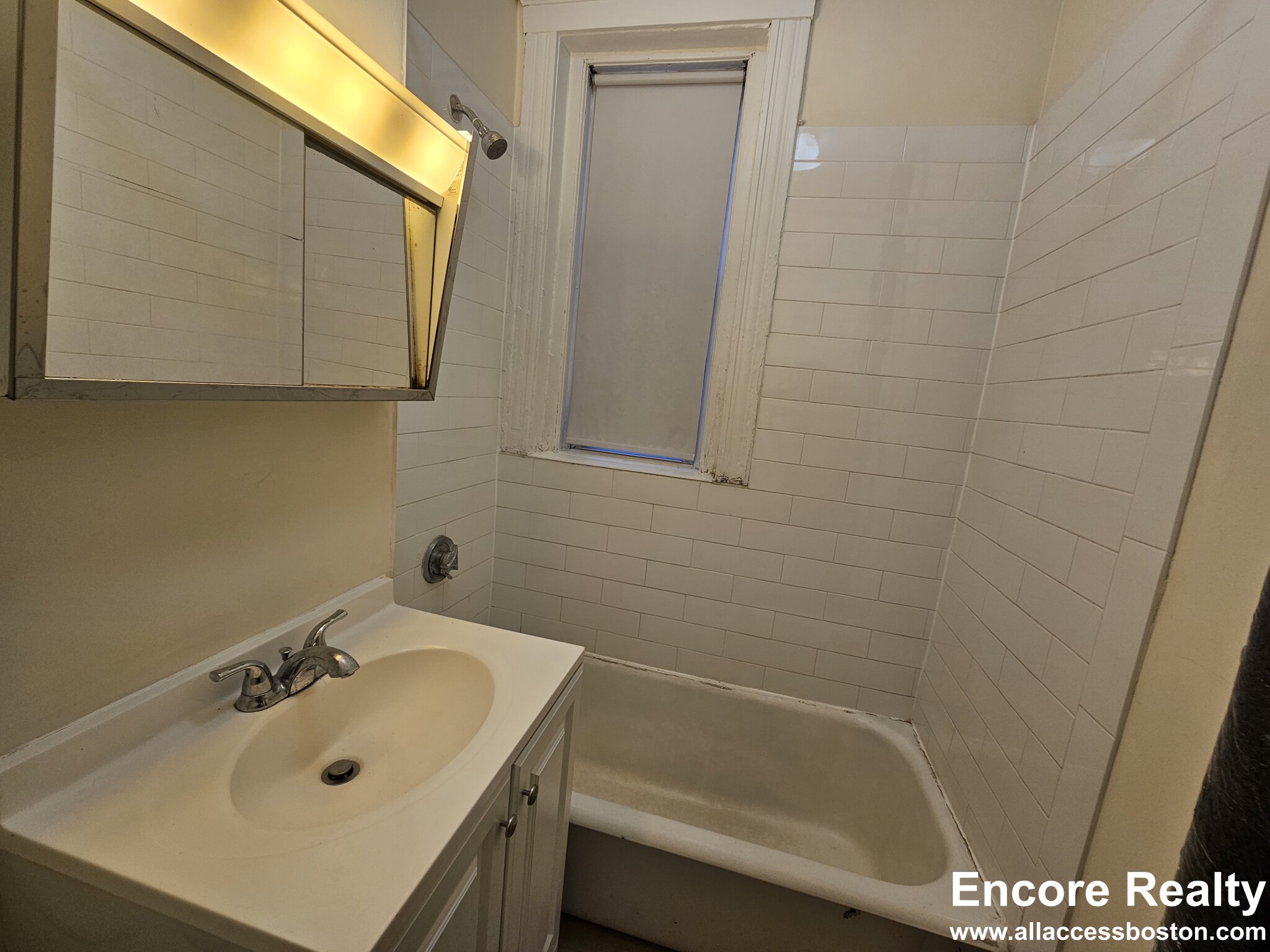 131 Washington St, Brighton