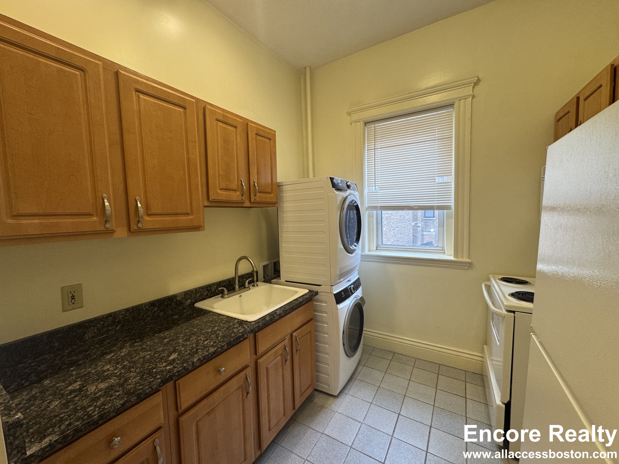 Studio bed, 1 bath apartment for rent at 106 Queensberry St Unit 106-2, Fenway