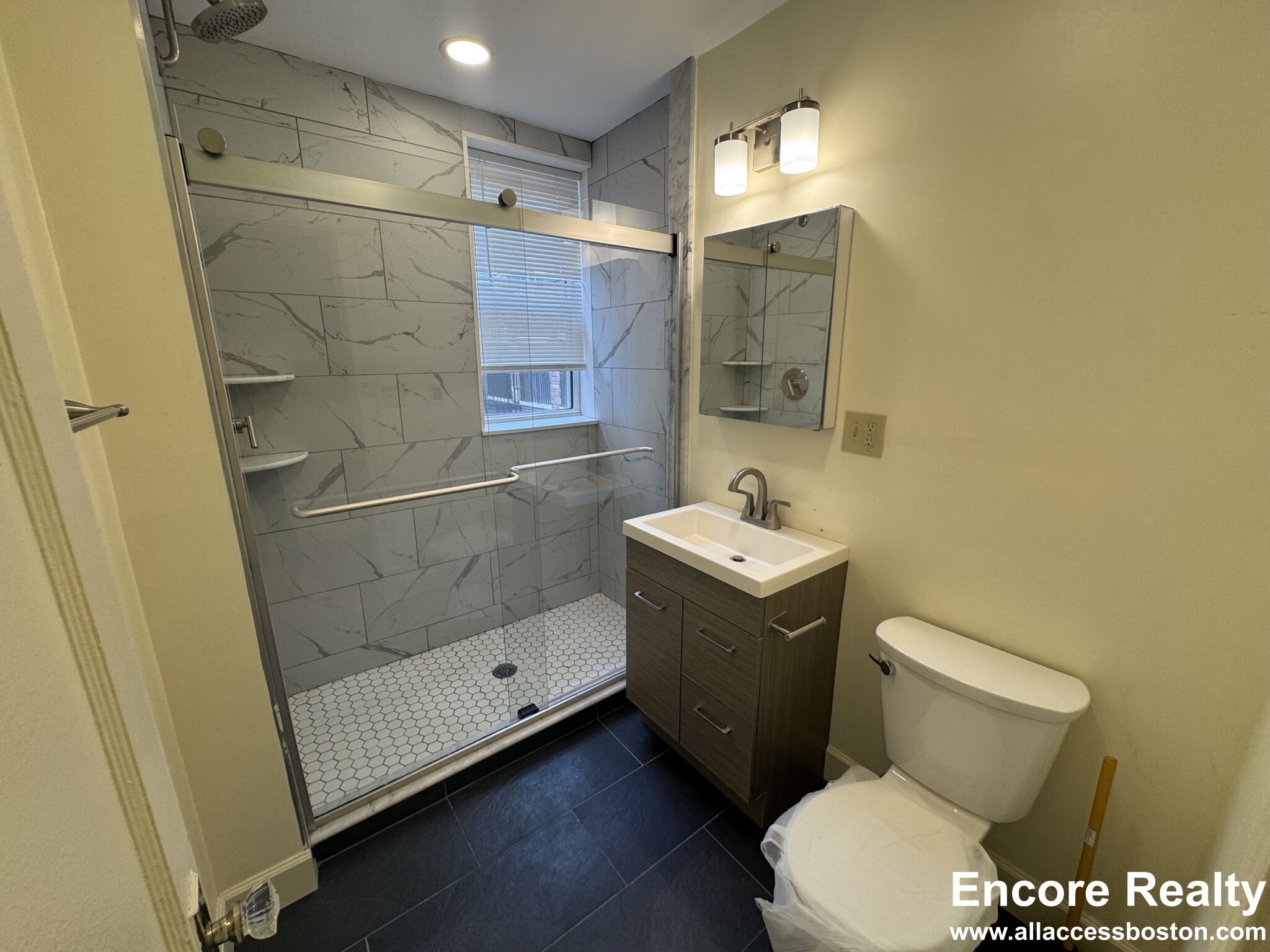 Studio bed, 1 bath apartment for rent at 106 Queensberry St Unit 106-2, Fenway — photo 8 of 14