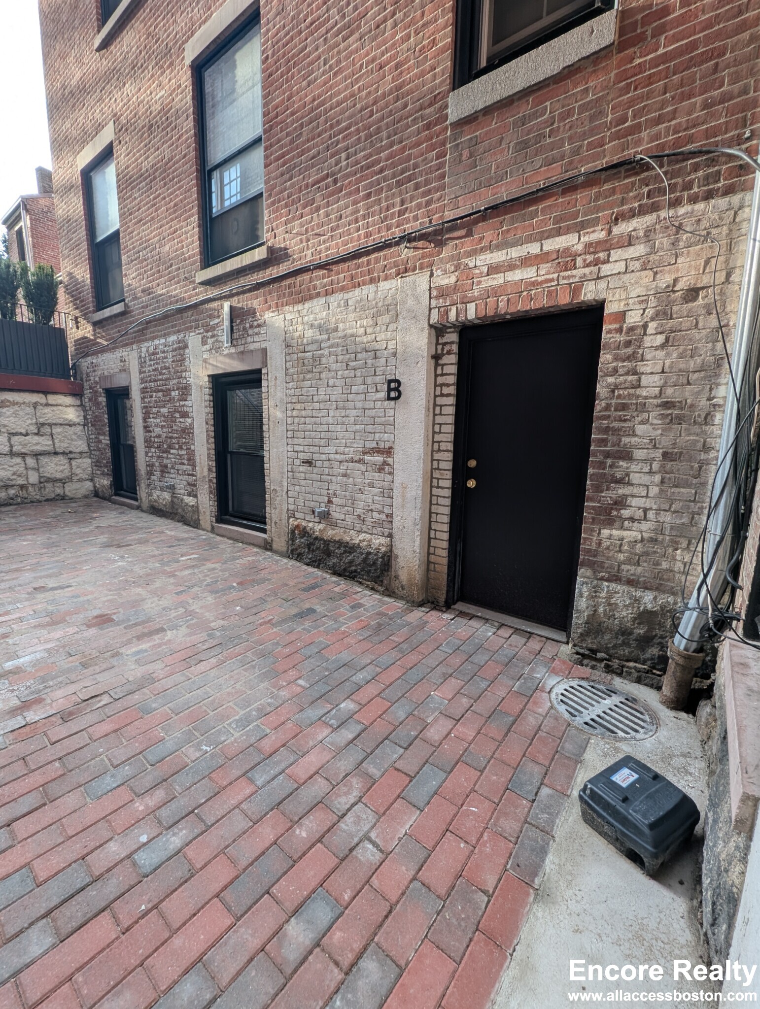 2 Joy St. - 2,800USD / month