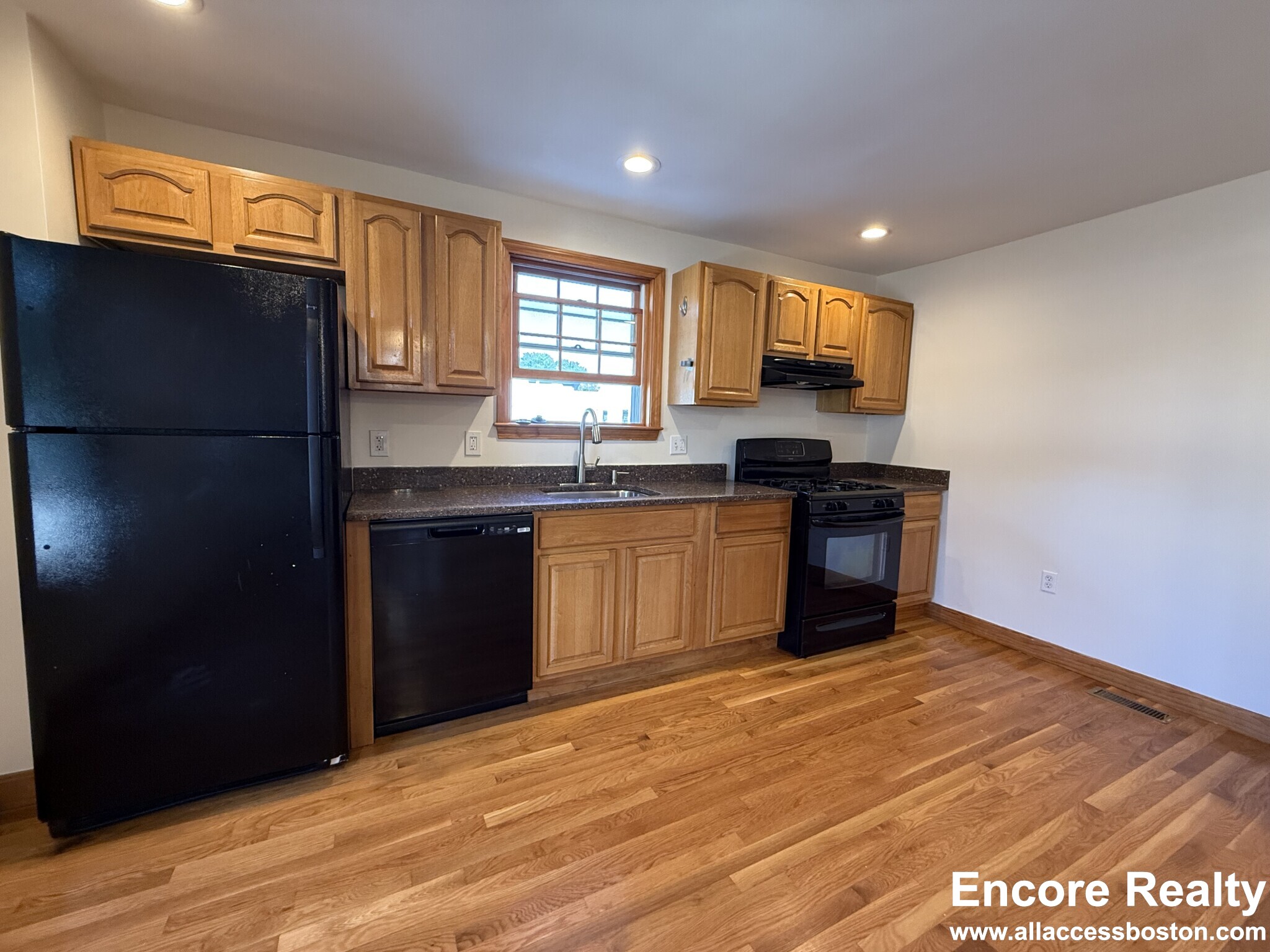 24 Gardner St., Newton, MA - 3,300 USD/ month