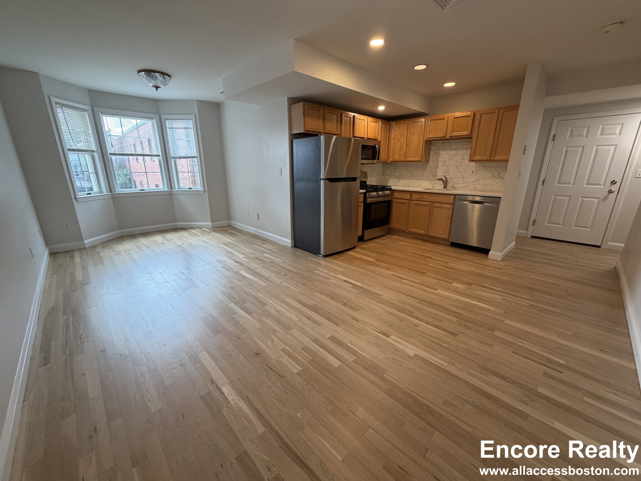 393 West Broadway, Boston, MA - 3,800 USD/ month