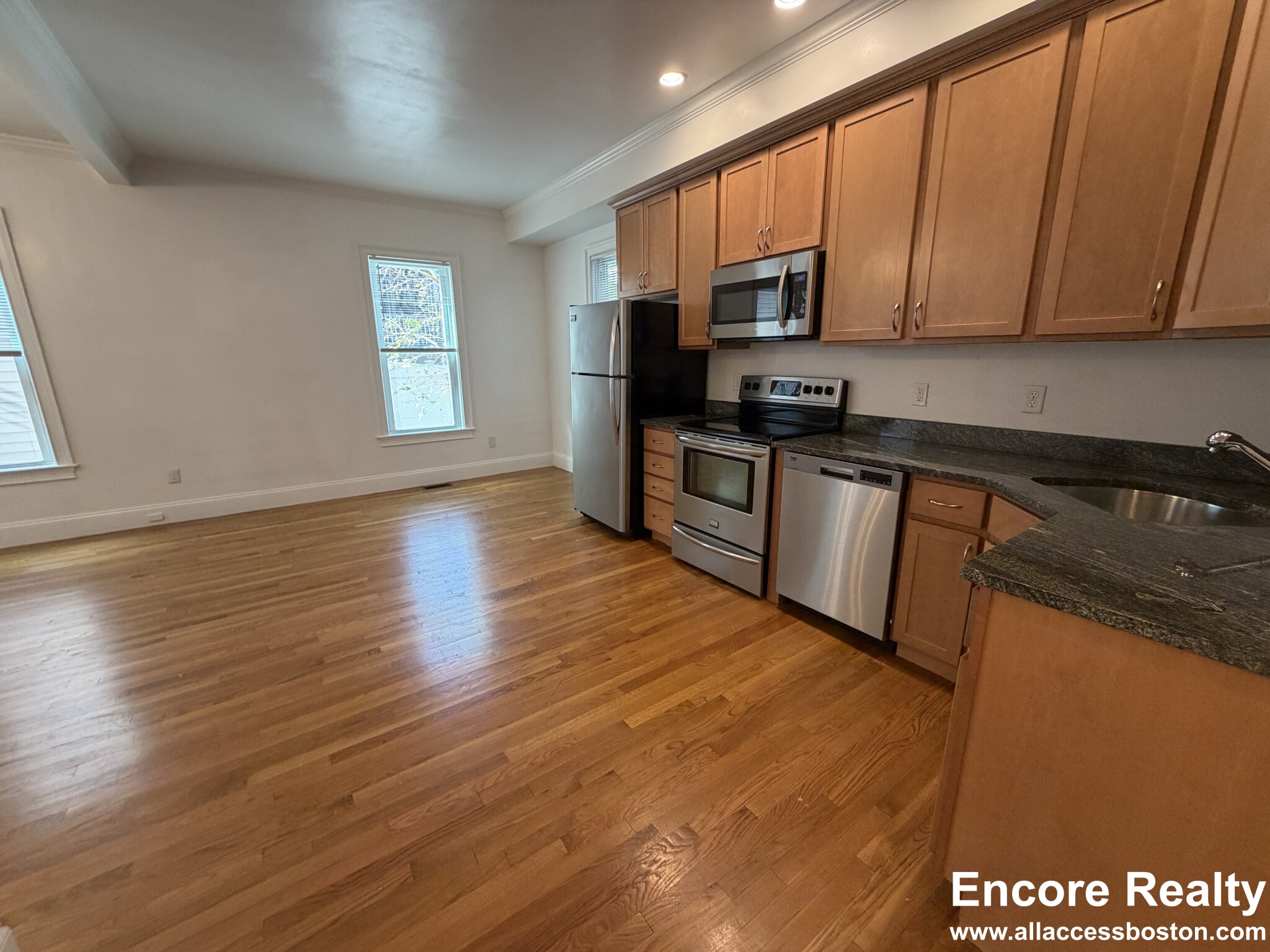 157 M St., Boston, MA - 5,100 USD/ month