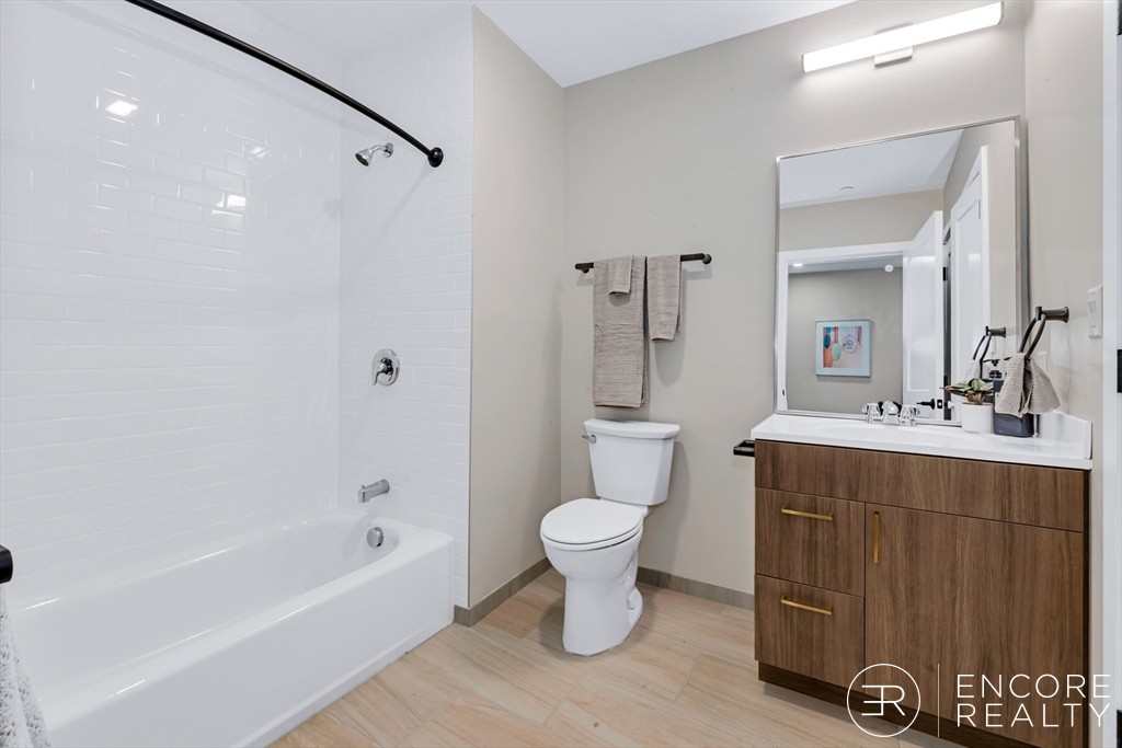 Photos of apartment on Cummins Hwy,Boston MA 02131