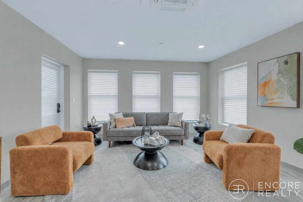 Photos of apartment on Cummins Hwy,Boston MA 02131