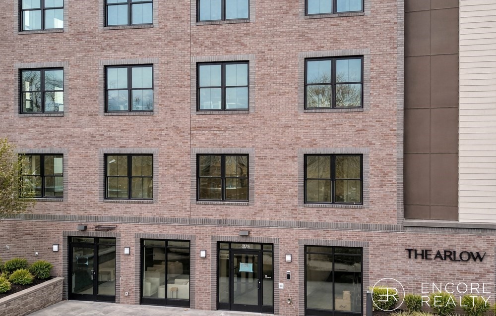 Photos of apartment on Cummins Hwy,Boston MA 02131