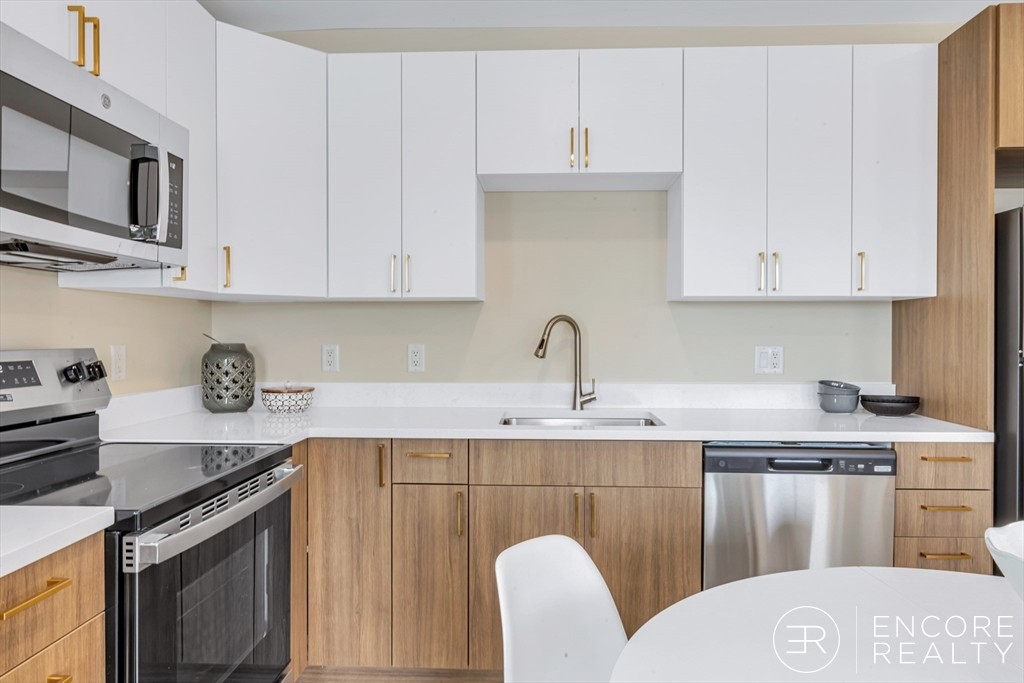 Photos of apartment on Cummins Hwy,Boston MA 02131