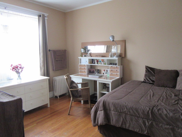 4 bed, 1 bath apartment for rent at 4 Greenway Ct Unit 5, Coolidge Corner — photo 3 of 21