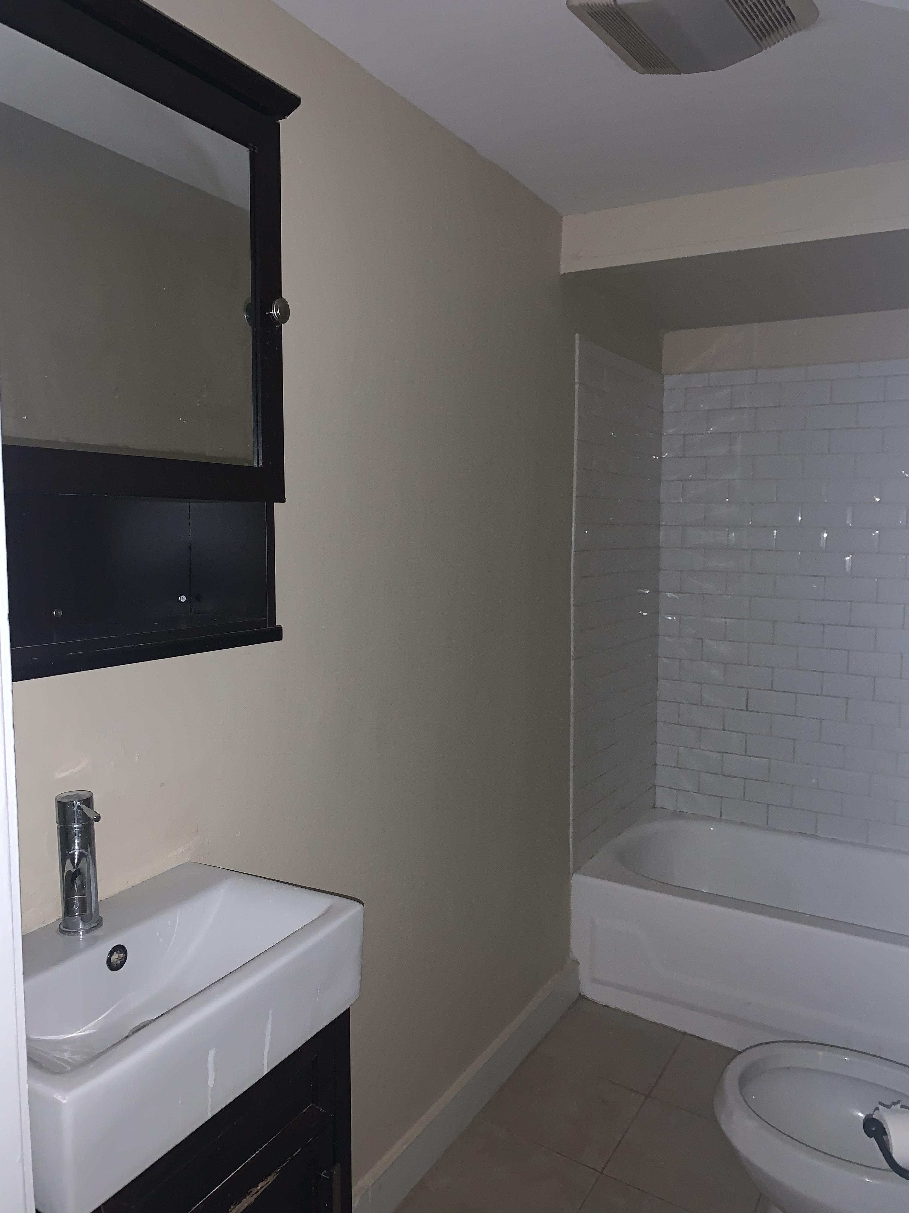 3 bed, 1 bath apartment for rent at 16 Mitchell St Unit 3, South Boston — photo 7 of 9