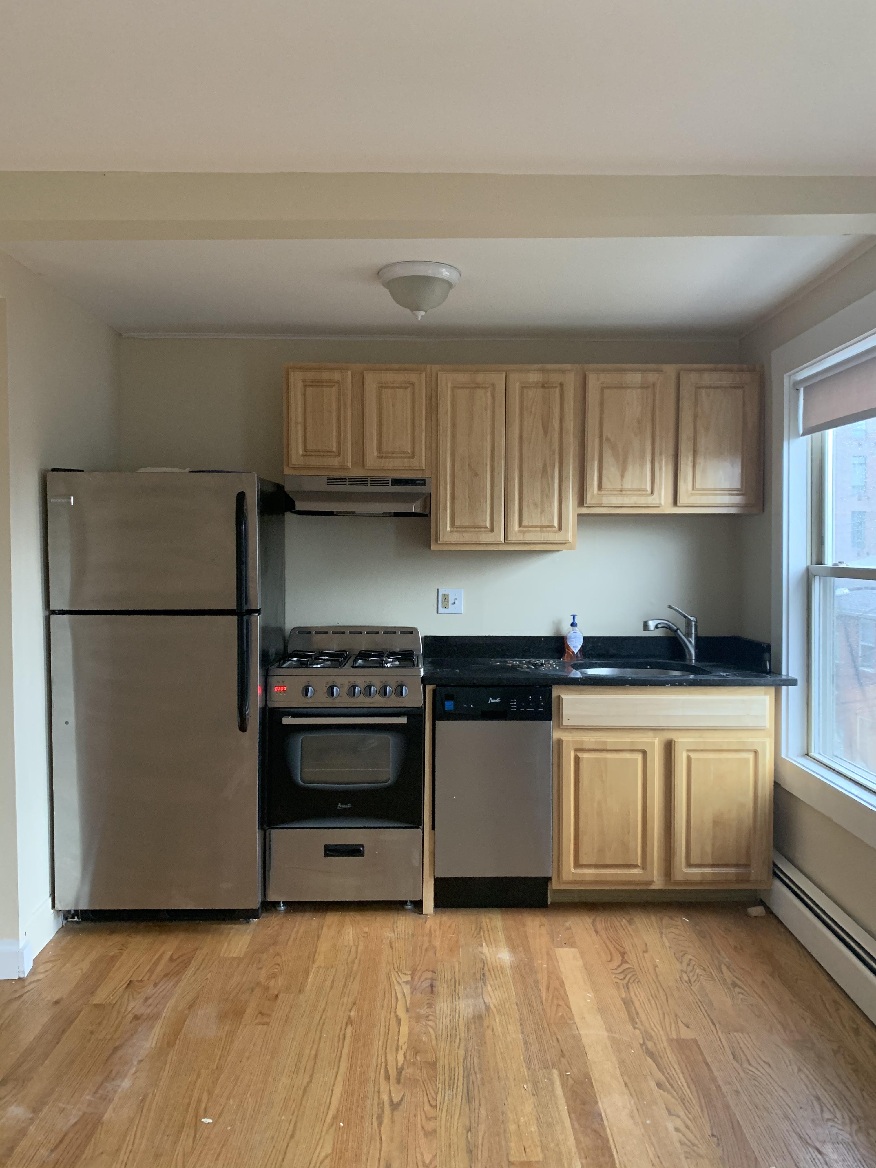 3 bed, 1 bath apartment for rent at 16 Mitchell St Unit 3, South Boston — photo 2 of 9