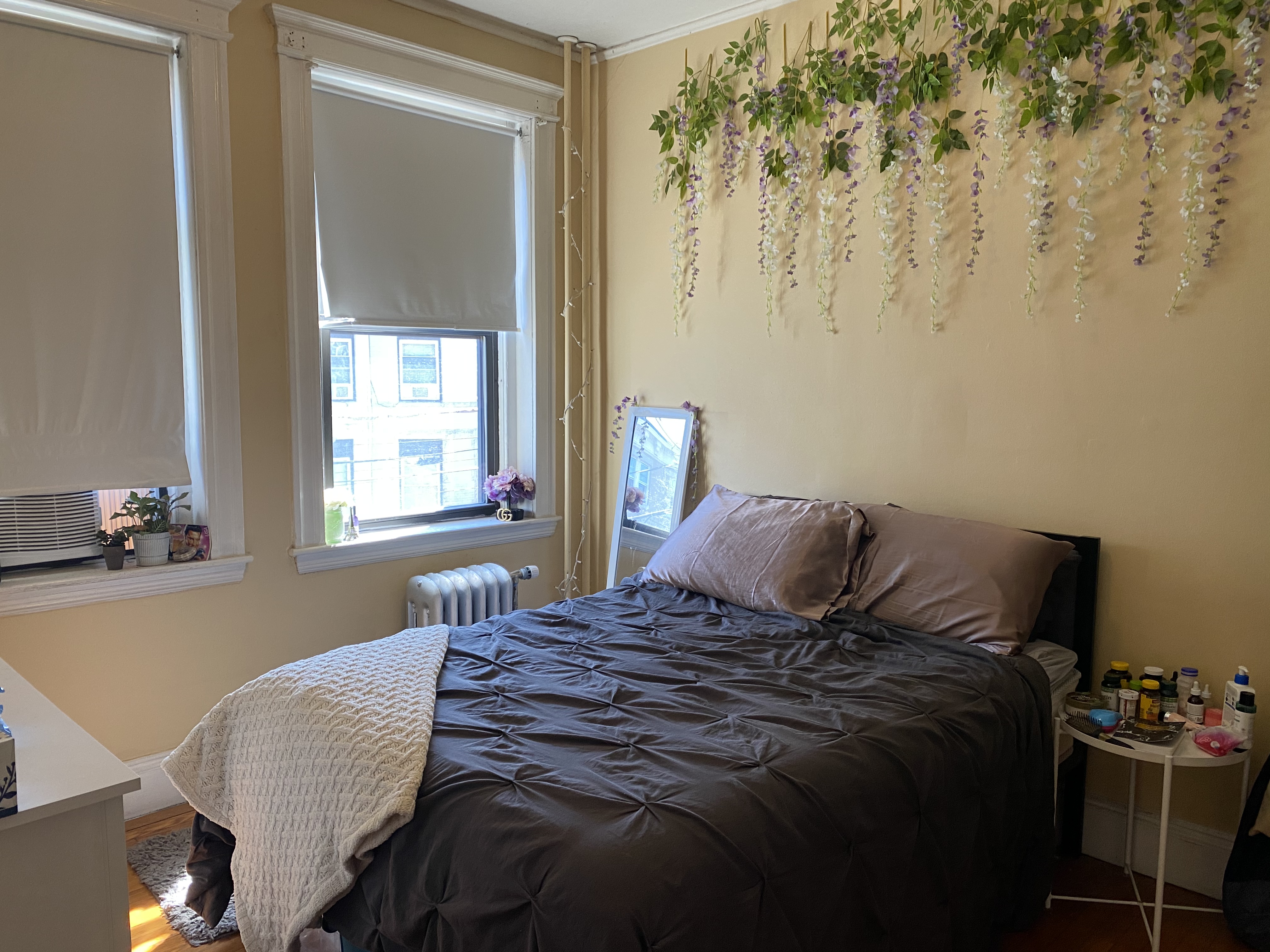 4 bed, 1 bath apartment for rent at 4 Greenway Ct Unit 4, Coolidge Corner — photo 1 of 24