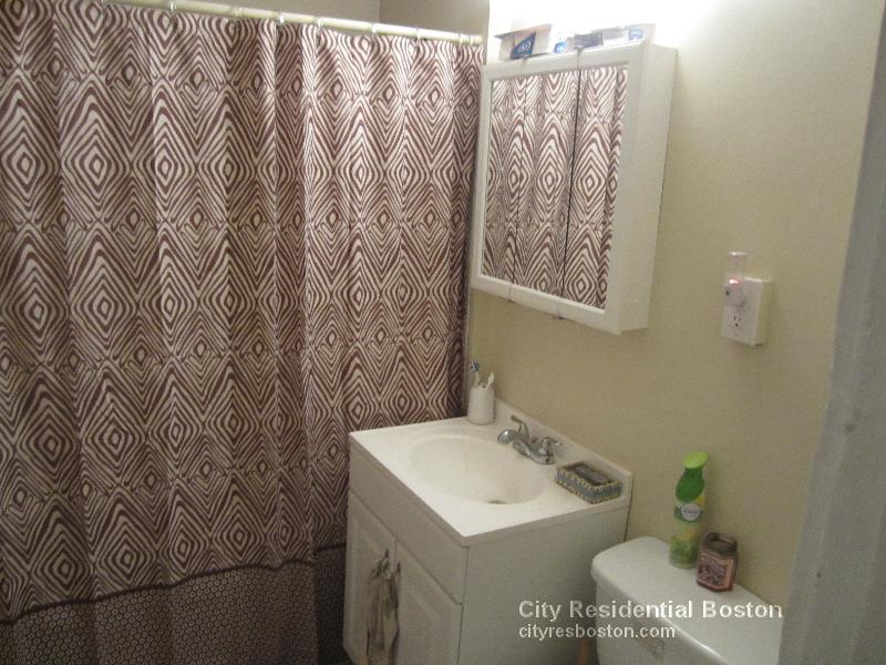 861 1st St, South Boston