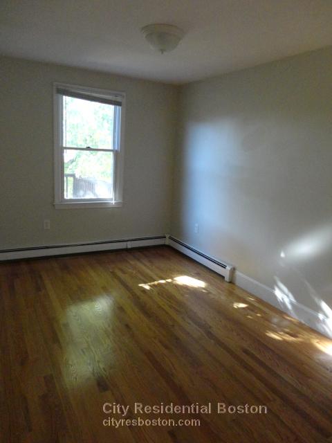 133 7th St, South Boston