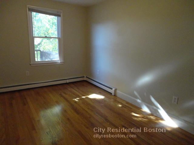 133 7th St, South Boston