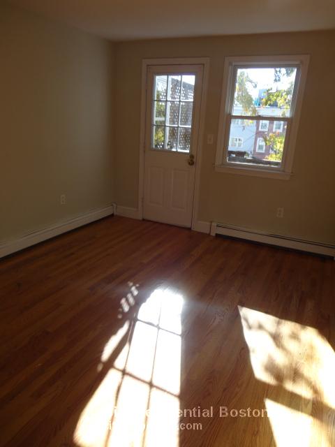 133 7th St, South Boston