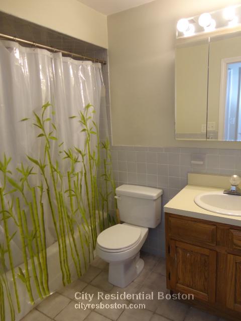 133 7th St, South Boston