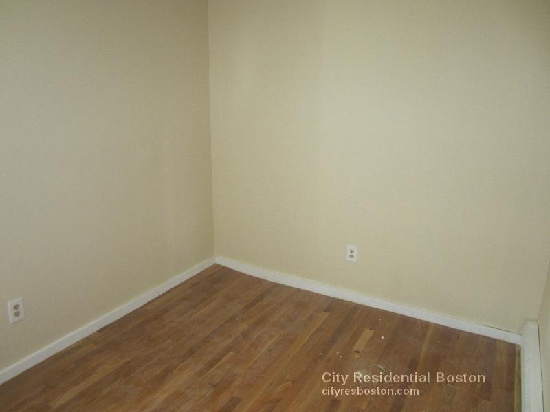 3 bed, 1 bath apartment for rent at 222 West Ninth St Unit 2, South Boston — photo 5 of 18