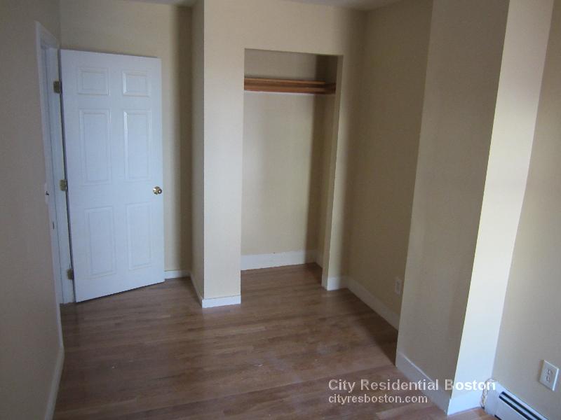 3 bed, 1 bath apartment for rent at 222 West Ninth St Unit 2, South Boston — photo 4 of 18