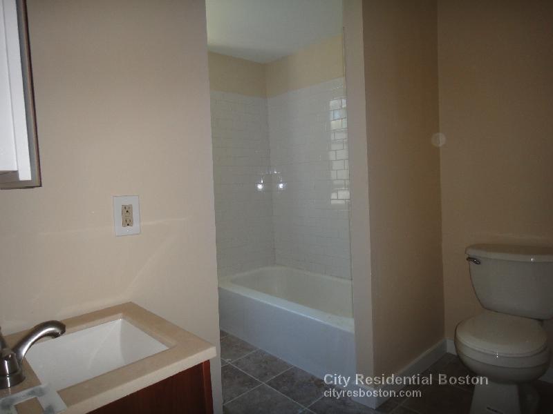 2 bed, 1 bath apartment for rent at 226 West Ninth St Unit 2, South Boston — photo 5 of 18
