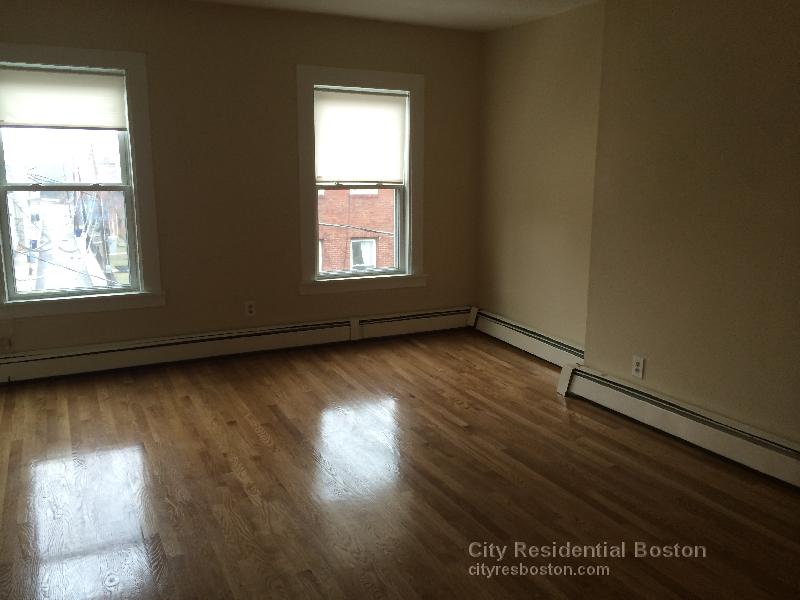 3 bed, 1 bath apartment for rent at 222 West Ninth St Unit 2, South Boston — photo 2 of 18