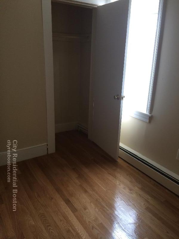 3 bed, 1 bath apartment for rent at 222 West Ninth St Unit 2, South Boston — photo 8 of 18