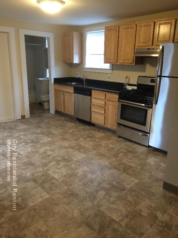 3 bed, 1 bath apartment for rent at 222 West Ninth St Unit 2, South Boston — photo 10 of 18