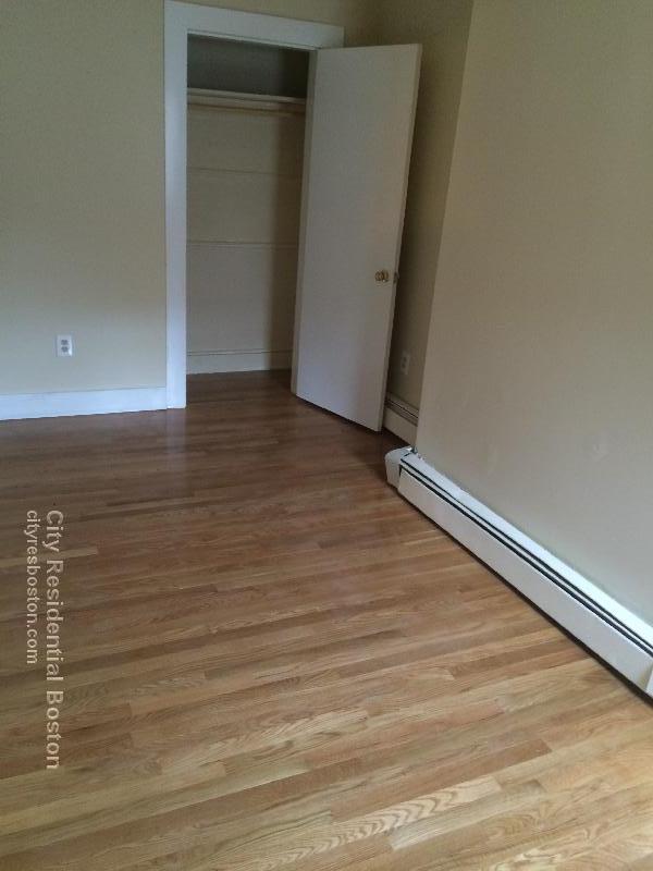 3 bed, 1 bath apartment for rent at 222 West Ninth St Unit 2, South Boston — photo 11 of 18